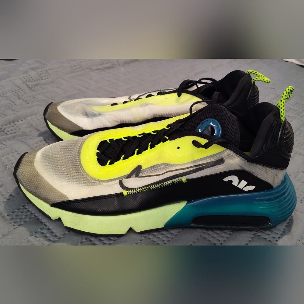 Nike Men’s Air Max 2090 Black/Volt Athletic Sneakers